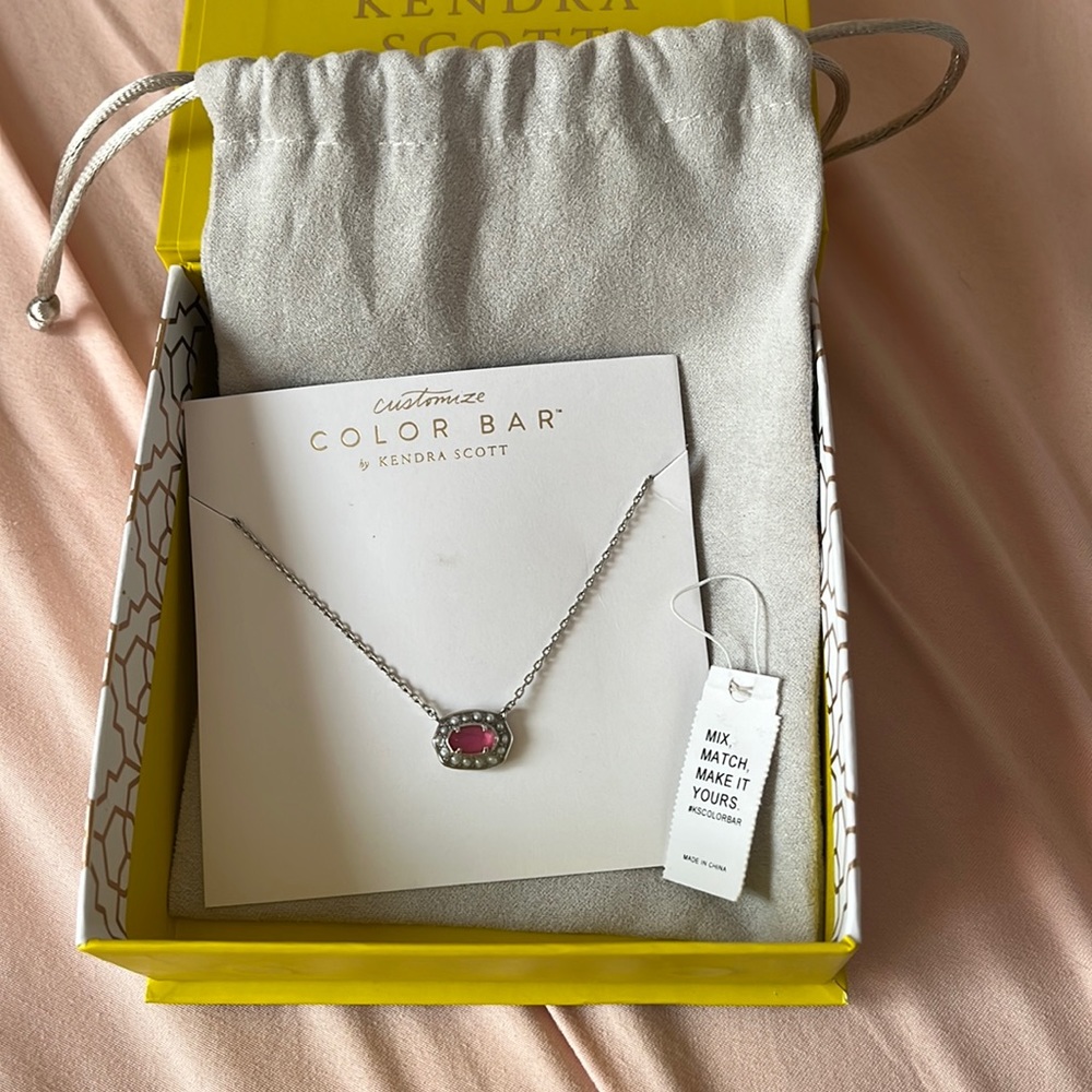 Kendra Scott necklace